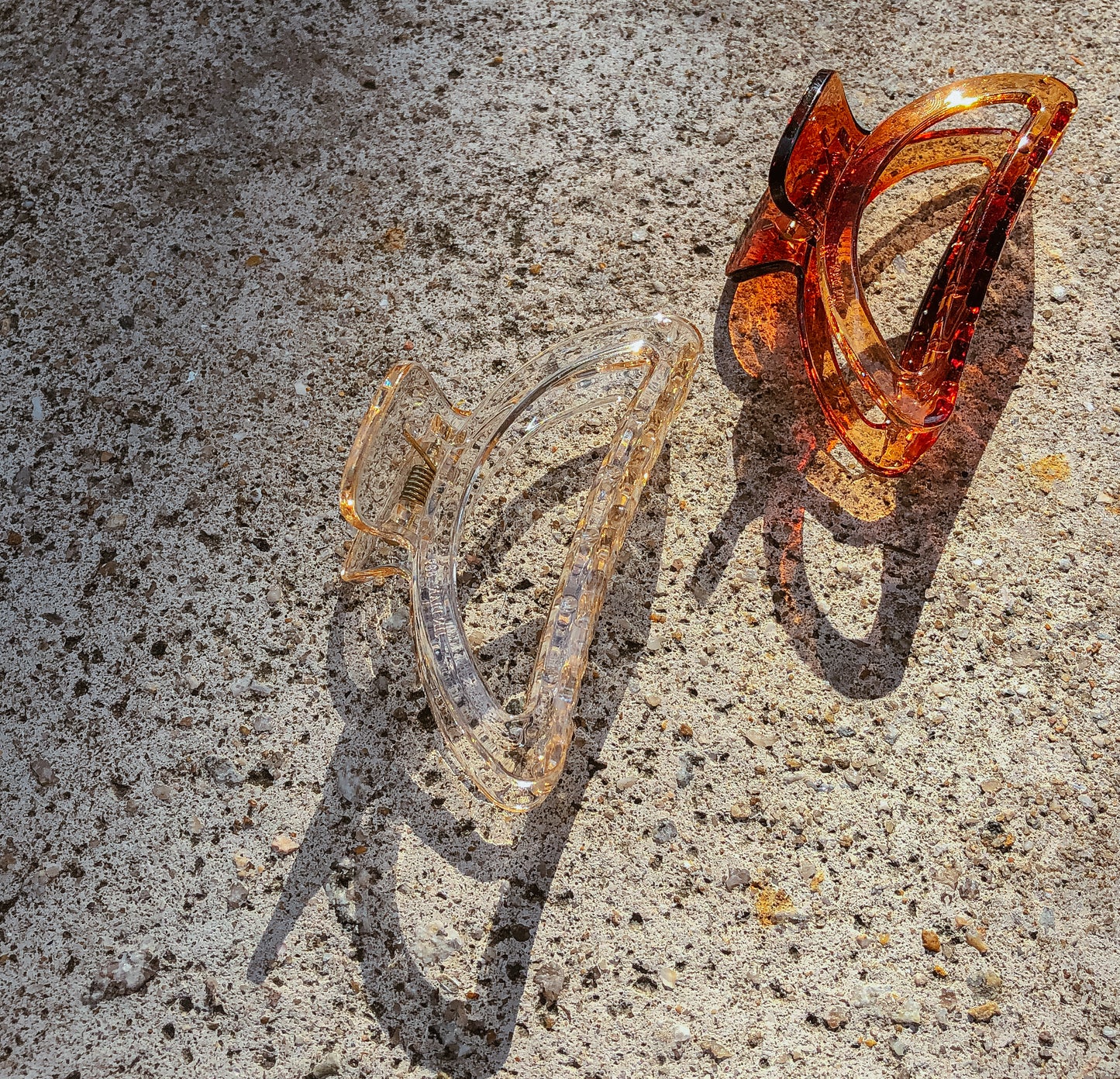 Retro Hemi Hair Claw by Veronique